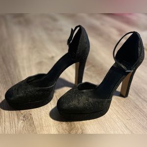 White House Black Market Katrina heels 8.5M